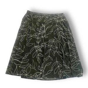 Roz & Ali Green with Black and White Leaf Pattern Flare Stretchy Skirt